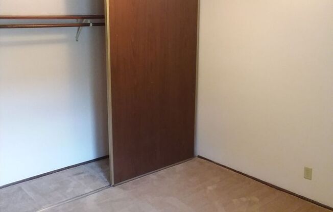 2 beds, 1 bath, 824 sqft, $1,295, Unit 61