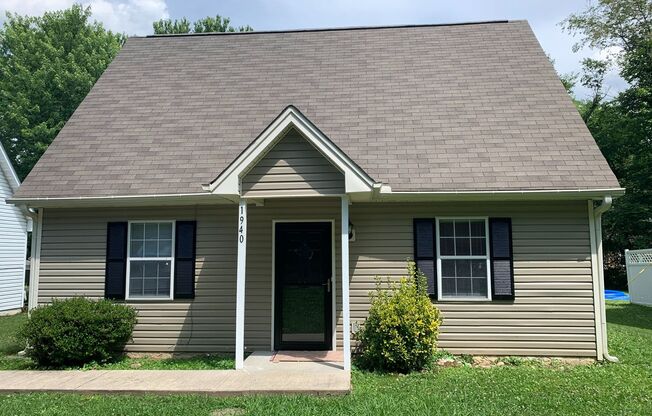 3 Bedroom 2 Bath House convenient to Cleveland and 75!