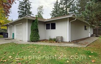 2BR/1BA Duplex in Desirable West Olympia Location