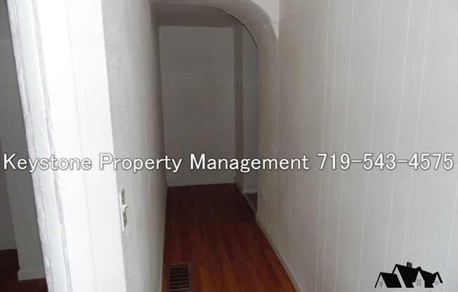 $450 OFF - Move In Special! Two Bedroom Unit with Dedicated Entrance & Tons of Space! $900/$900