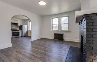 3 beds, 1 bath, $1,300, Unit (201 Locust)1st FLR Right