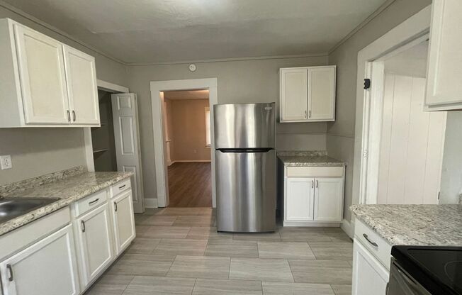 3 beds, 1 bath, $895