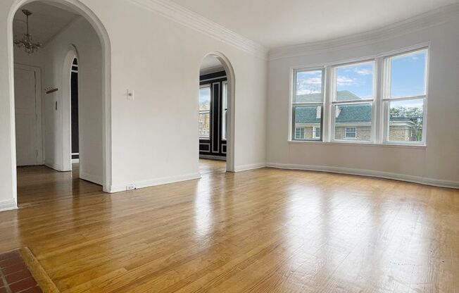 3 beds, 1.5 baths, 925 sqft, $1,600, Unit #4