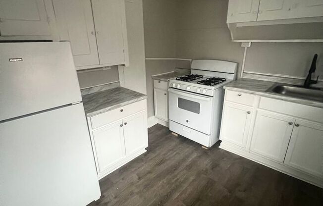 1 bed, 1 bath, 683 sqft, $1,050, Unit Unit 15