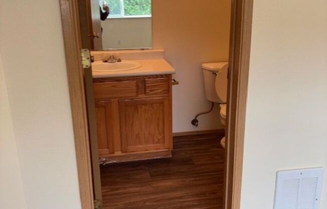 2 beds, 2 baths, 945 sqft, $1,675, Unit 24-401