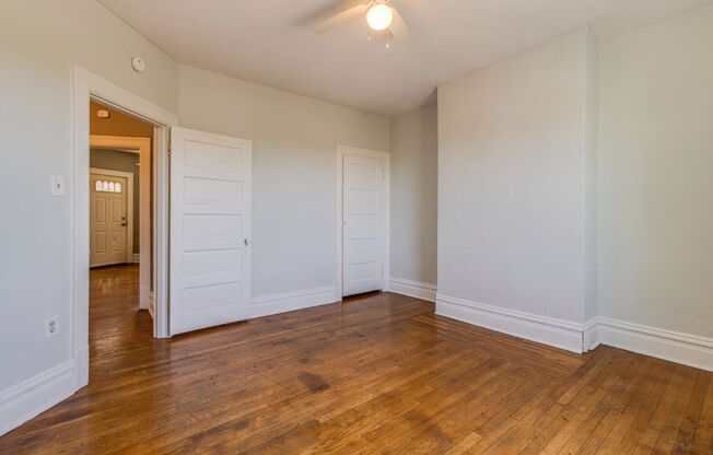 2 beds, 1 bath, $1,300, Unit Apt 2 (Top)