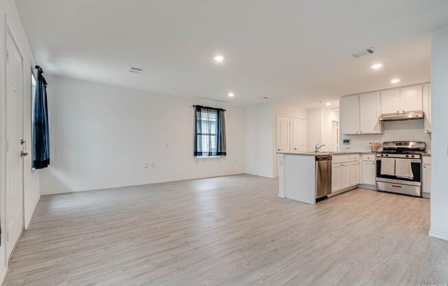 Super cute 3 Bedroom 2 Bath Home Southside San Antonio Area