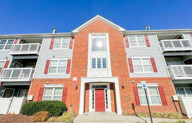 Amazing 3 bed 2 Bath Penthouse With Balcony In Vibrant Leesburg Gateway Community - Water Included