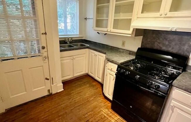 2 beds, 1 bath, 1,100 sqft, $2,575, Unit A