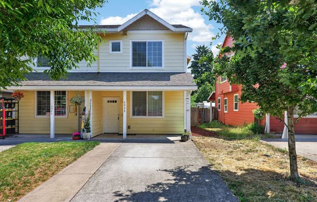 Bright & Spacious Townhome with Private Patio