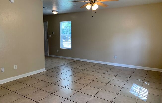3 beds, 1 bath, 1,016 sqft, $1,395, Unit 3920 NE 1 TER