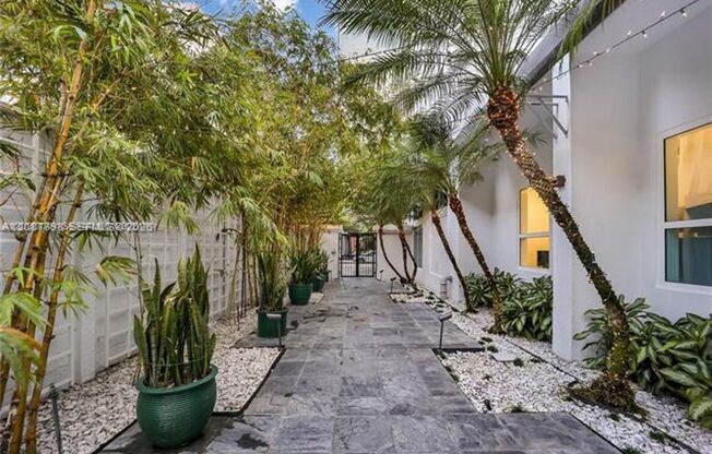 2 beds, 2 baths, $3,500, Unit # 1701