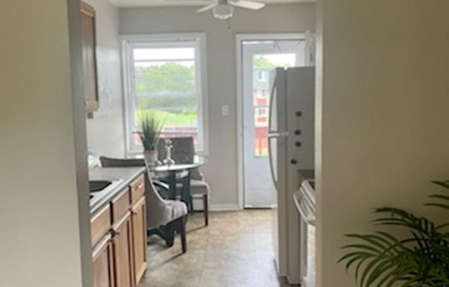 2 beds, 1 bath, $1,550, Unit 440-16