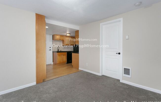 Vibrant Bungalow In Inner SE Portland! Discover Charm for Yourself!
