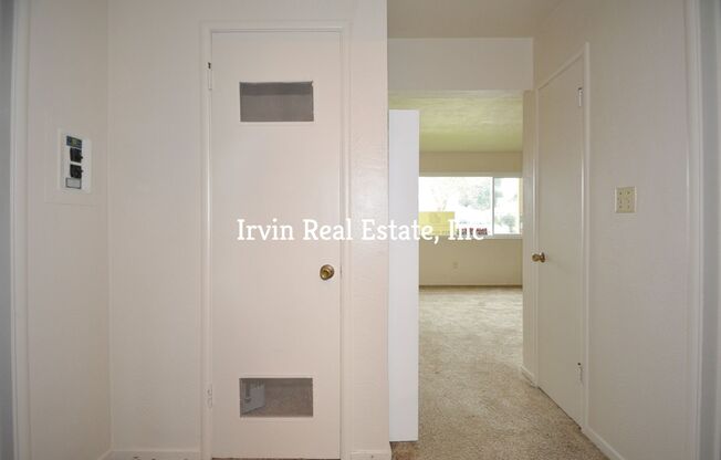 2 beds, 1 bath, 800 sqft, $1,395, Unit 801 South Hutchins Unit A