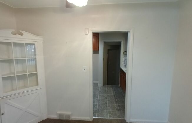 3 beds, 1 bath, $1,300