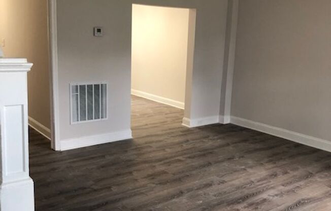 Beautiful and ready to move in 3 Bedroom, 1 Full Bath home just minutes from downtown!