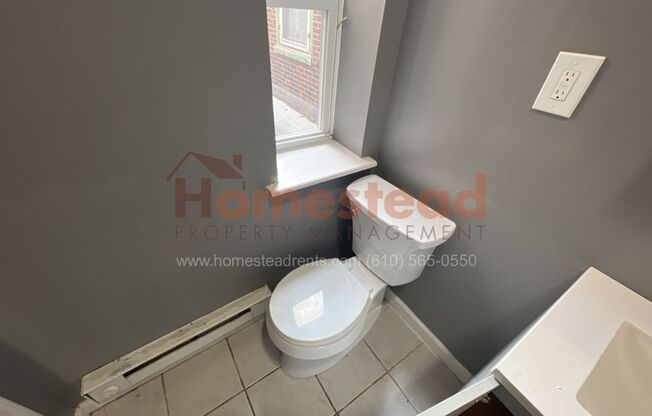 2 beds, 1 bath, $1,200, Unit Apt 3