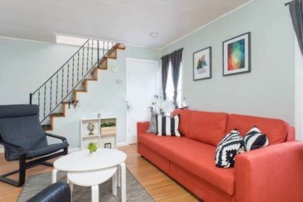 3 beds, 1 bath, $3,000, Unit 1F