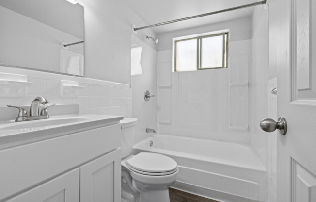 2 beds, 1 bath, 552 sqft, $1,399, Unit 9562-2-2A