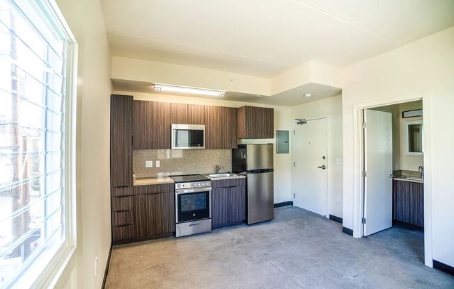Convenient Cozy Studios & 1 Bedrooms Utilities Included