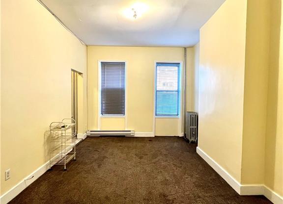 1 bed, 1 bath, 700 sqft, $1,800, Unit 2