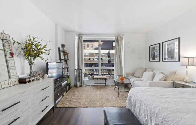 Studio, 1 bath, $3,775, Unit 9J