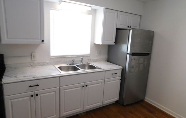 2 Bed 1 Bath Near SoDo & Hourglass District