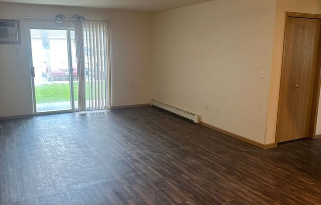 2 beds, 1 bath, 1,000 sqft, $850, Unit 201