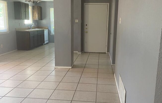 2 beds, 1 bath, $1,275