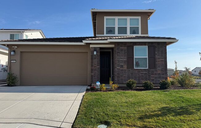 Like new home in Greenbrier Village with Solar