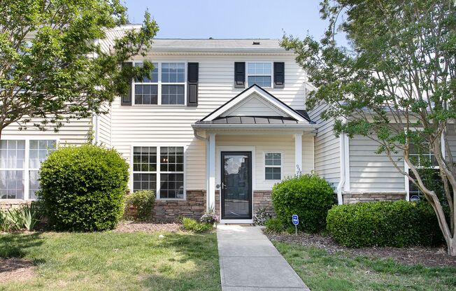 3 Bd / 2.5 Bth townhouse in SW Durham Auburn Square!