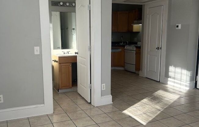 1 bed, 1 bath, 375 sqft, $775, Unit Apt. 7