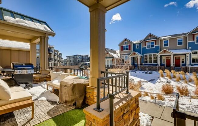 Spacious 2BDR Modern Townhome in Louisville