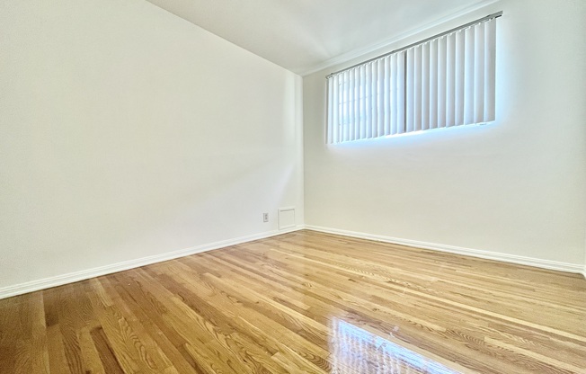 2 beds, 1 bath, $2,695