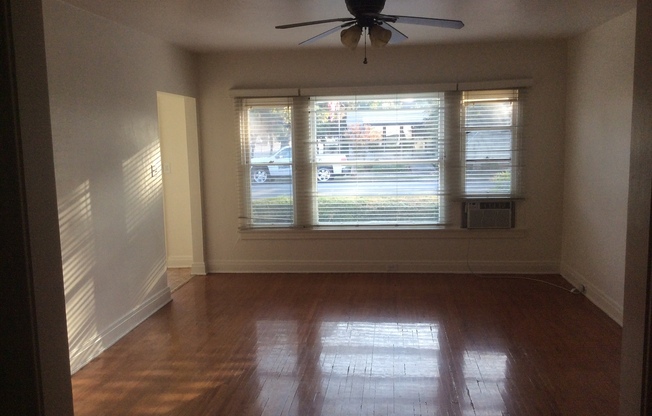 2 beds, 1 bath, $1,200, Unit #2027