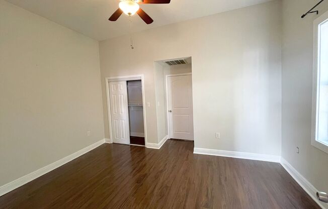 2 beds, 1 bath, 800 sqft, $1,415, Unit 2812 Chippewa