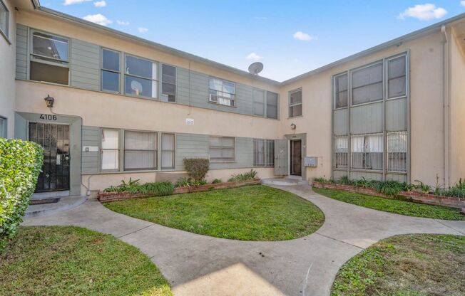 4108-4106 W. Palmwood Dr.