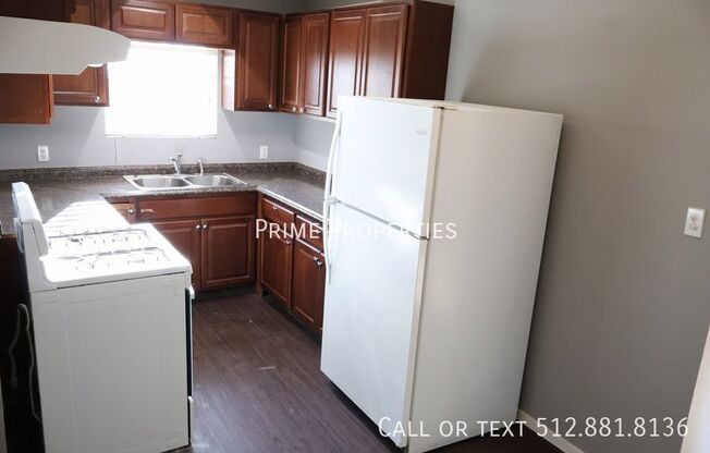 203 E LOLA DR