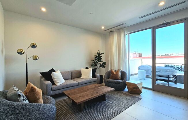 2 beds, 2 baths, 905 sqft, $4,025, Unit 203