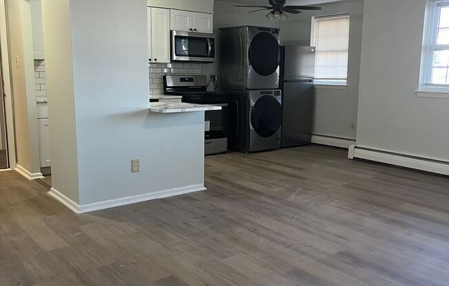 2 beds, 1 bath, $1,625, Unit 1400-08