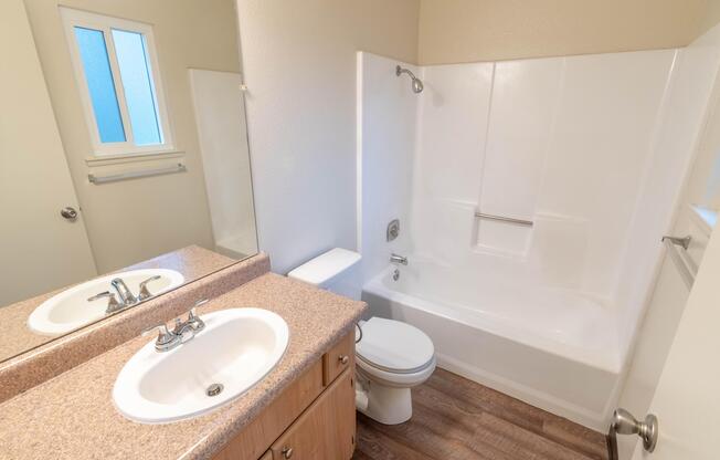 2 beds, 2 baths, 945 sqft, $1,595
