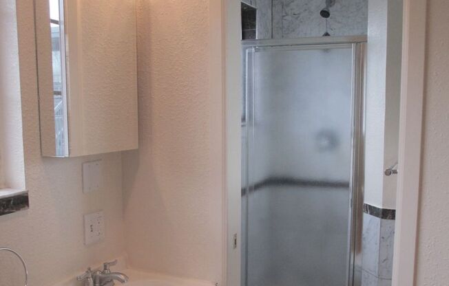 3 beds, 2 baths, $2,325, Unit 640-307