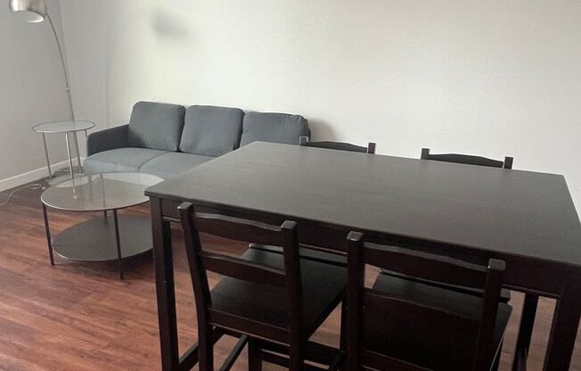 Studio, 1 bath, 435 sqft, $1,300, Unit NK-205