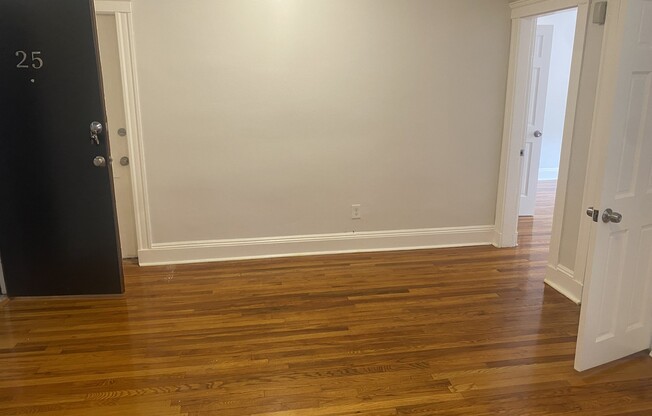 1 bed, 1 bath, 700 sqft, $2,100, Unit 25
