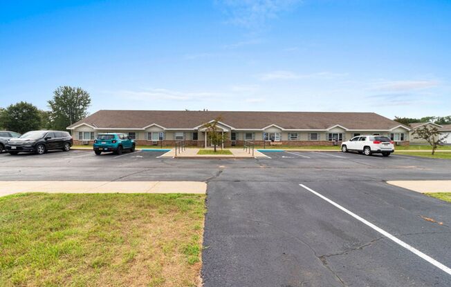 2 beds, 1 bath, 900 sqft, $995, Unit 2840-110