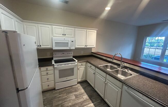 3 beds, 2 baths, $1,700, Unit UNIT 102