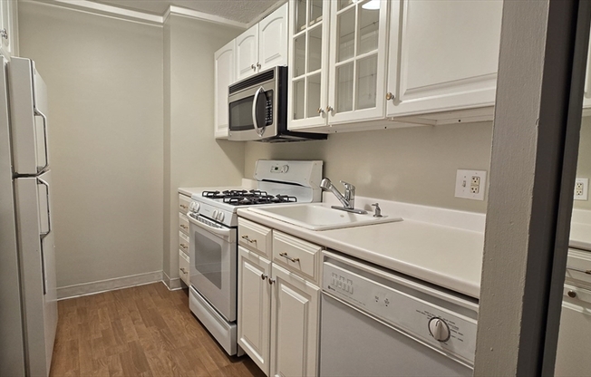 1 bed, 1 bath, 817 sqft, $3,000, Unit 417
