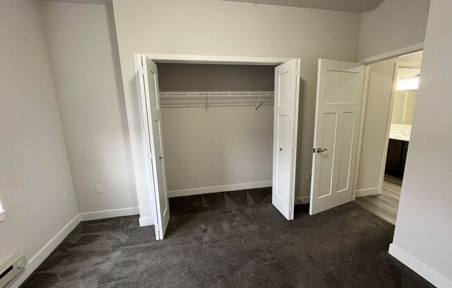 2 beds, 2 baths, 1,092 sqft, $1,900, Unit 1400-211