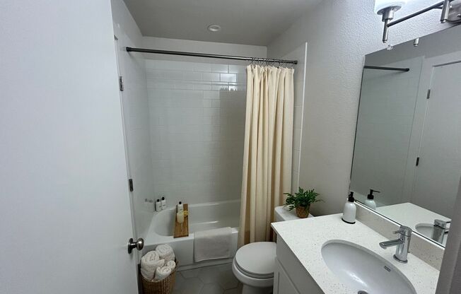 2 beds, 1 bath, 856 sqft, $1,799, Unit WIL-115